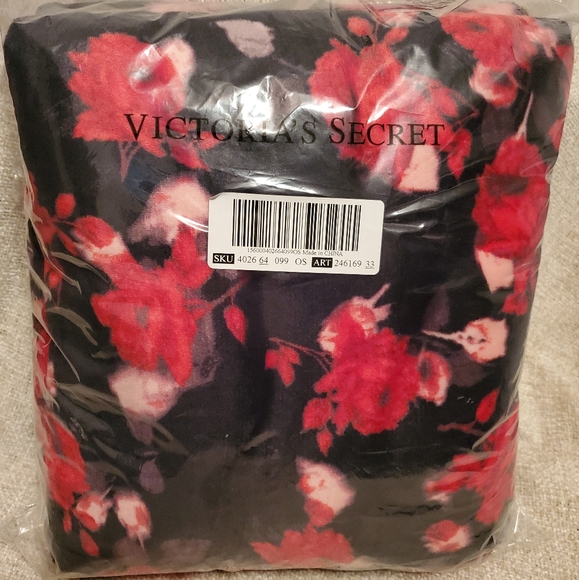 Victoria's Secret Other - Red Rose Plush Fuzzy Victoria Secret Blanket Victoria's Secret Other - Red Rose Plush Fuzzy Victoria Secret Blanket
